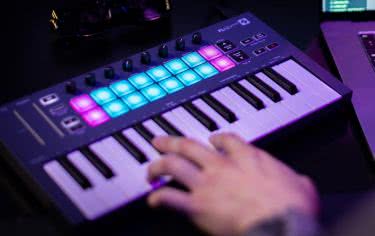 FLkey Mini i FLkey 37 - nowe klawiatury sterujące od Novation 