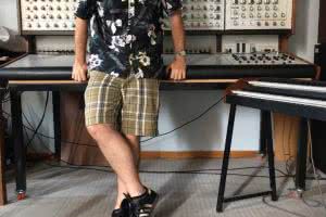 Maciej Polak z EMS Synthi 100 