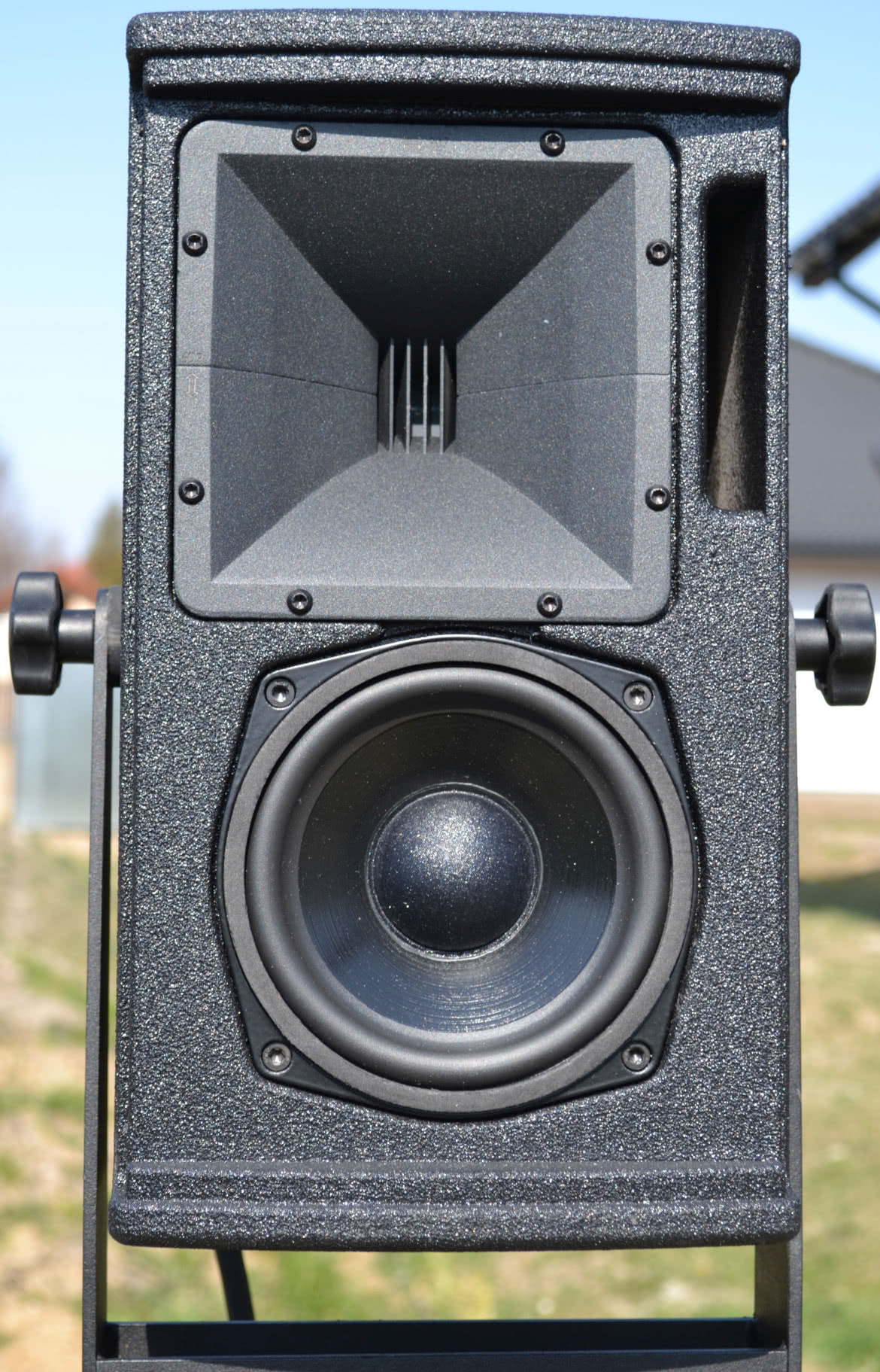 VR5 i VR8 - pasywne dwudrożne zestawy głośnikowe