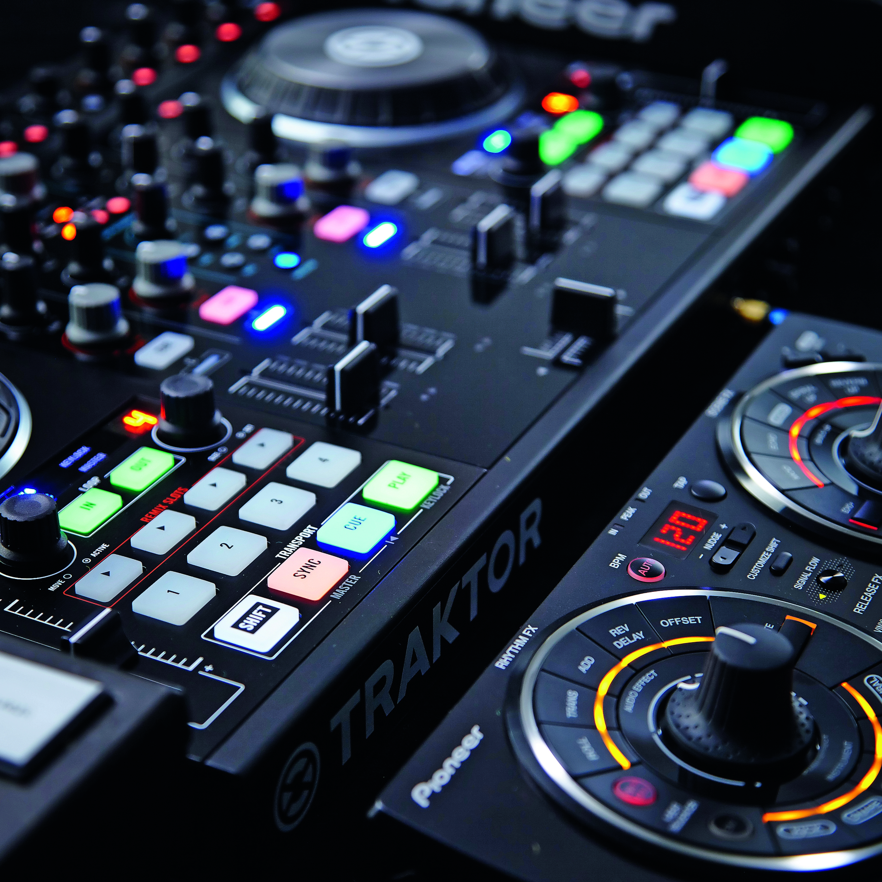 Cyfrowy DJ-ing, czyli coś więcej niż przycisk SYNC