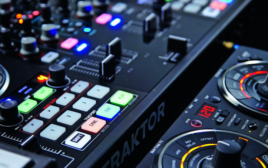 Cyfrowy DJ-ing, czyli coś więcej niż przycisk SYNC