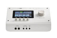 URX44V – interfejs, który chce być całym systemem