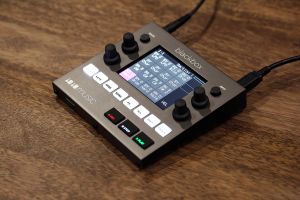 Mobilny producent: 1010music Blackbox i Bastl Instruments MicroGranny 2 
