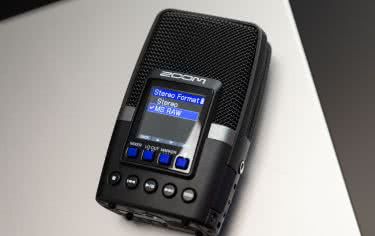 Zoom H2essential dostał aktualizację – AI Noise Reduction, regulacja gainu i MP3 trafiają do mobilnego rekordera 