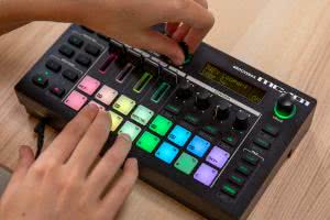 Mobilny producent: MiRack i Roland MC-101 