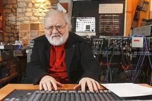 dz03NTA=_src_2613-Pierre-Henry