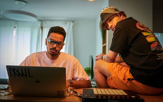 808bros - Nasza muzyka to eksperymenty łańcuchów VST 