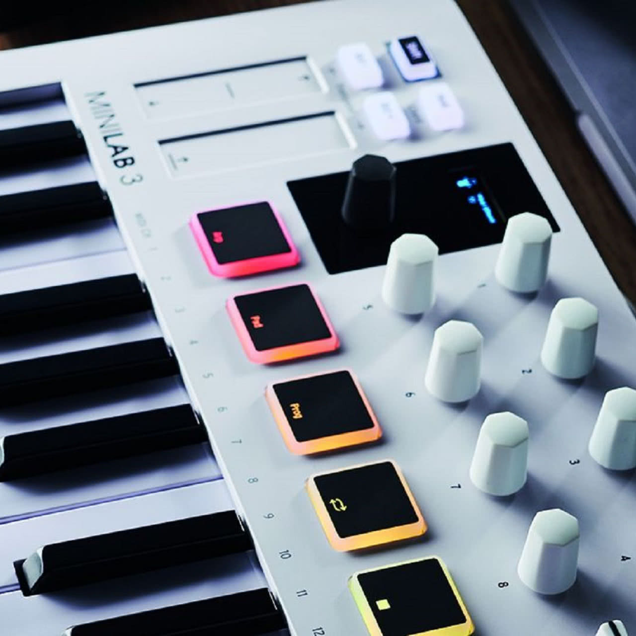 Arturia MiniLab 3 - kontroler MIDI