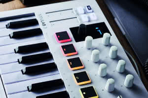 Arturia MiniLab 3 - kontroler MIDI