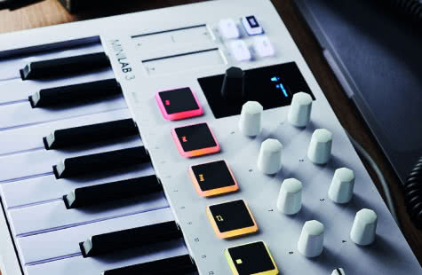 MiniLab 3 - kontroler MIDI