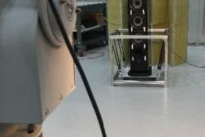 Izolacja monitorów odsłuchowych - Technologia IsoAcoustics  